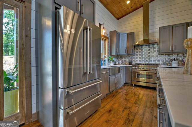 590 Deer Crest Road, Blue Ridge, GA 30513