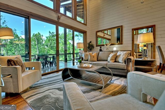 590 Deer Crest Road, Blue Ridge, GA 30513