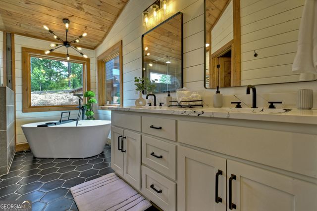 590 Deer Crest Road, Blue Ridge, GA 30513