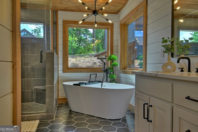 590 Deer Crest Road, Blue Ridge, GA 30513
