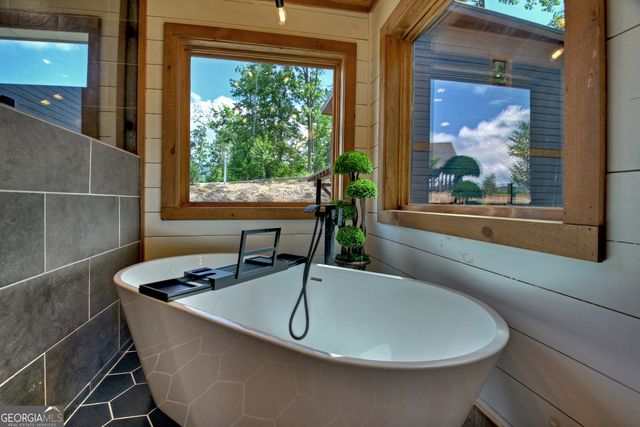 590 Deer Crest Road, Blue Ridge, GA 30513