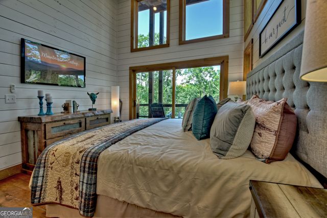 590 Deer Crest Road, Blue Ridge, GA 30513