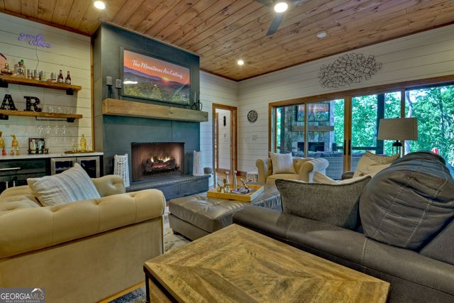 590 Deer Crest Road, Blue Ridge, GA 30513