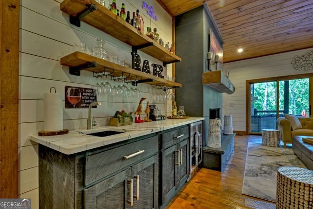 590 Deer Crest Road, Blue Ridge, GA 30513
