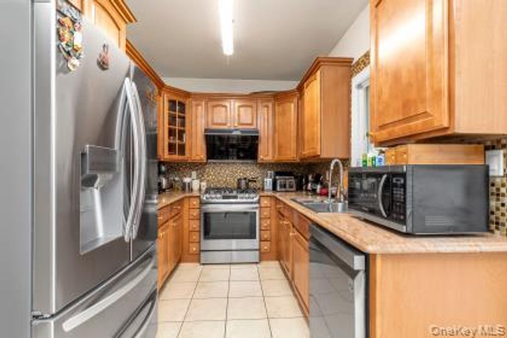 14 N 4th Street, New Hyde Park, NY 11040 — photo 5