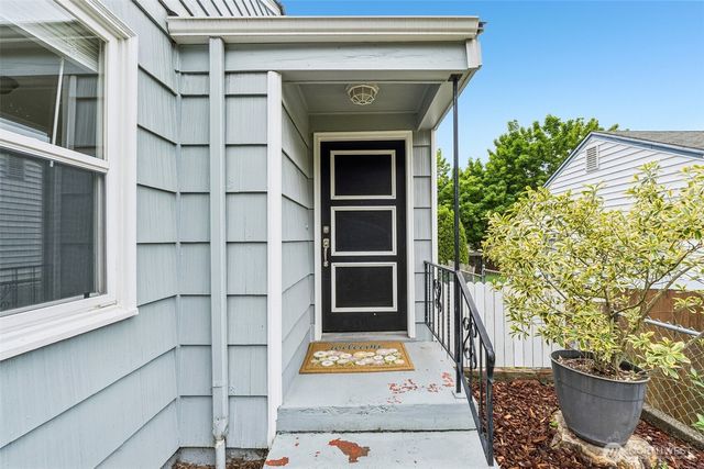 517 Bronson Way NE, Renton, WA 98056