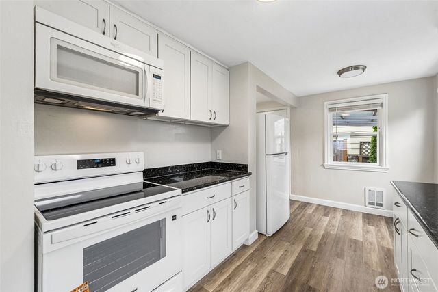 517 Bronson Way NE, Renton, WA 98056
