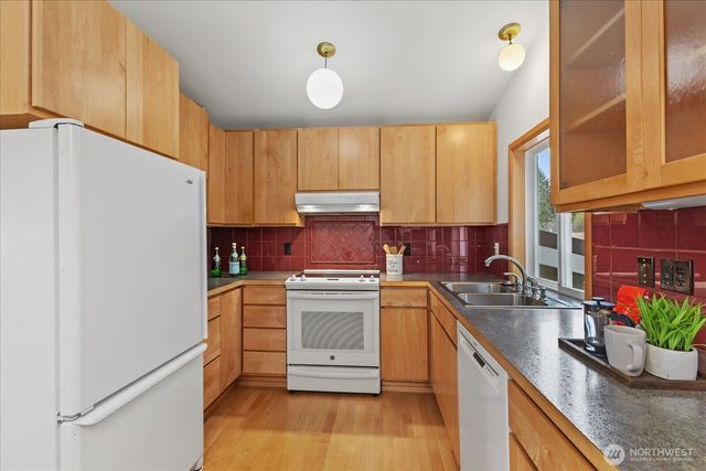 14050 91st Place NE, Kirkland, WA 98034