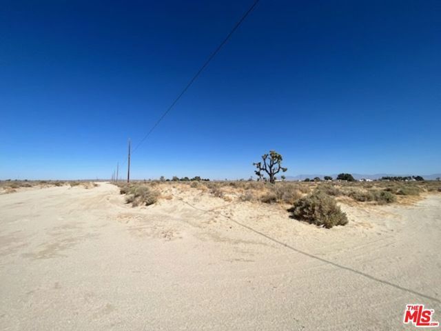 27 E Avenue E-8, Lancaster, CA 93535