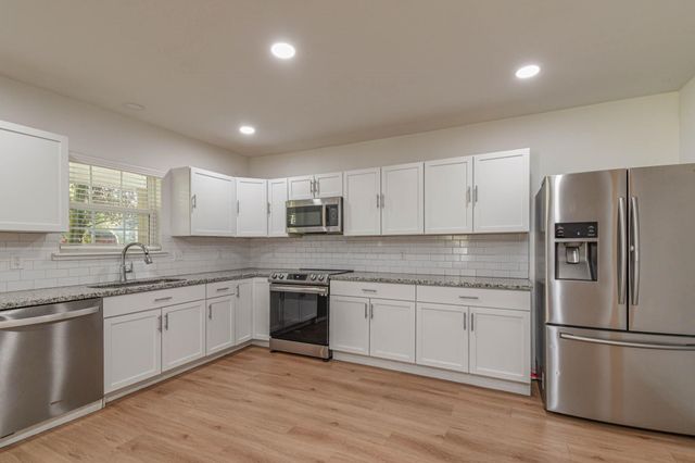 5880 Beech Drive, Montgomery, TX 77316