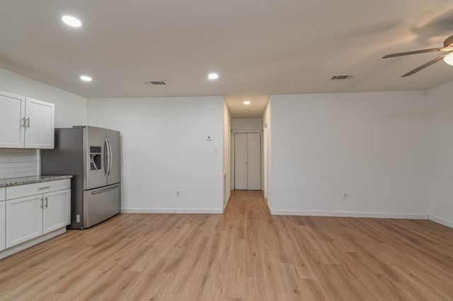 5880 Beech Drive, Montgomery, TX 77316