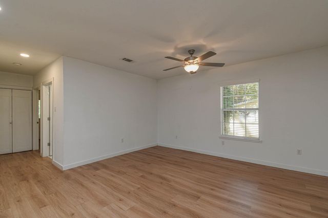 5880 Beech Drive, Montgomery, TX 77316