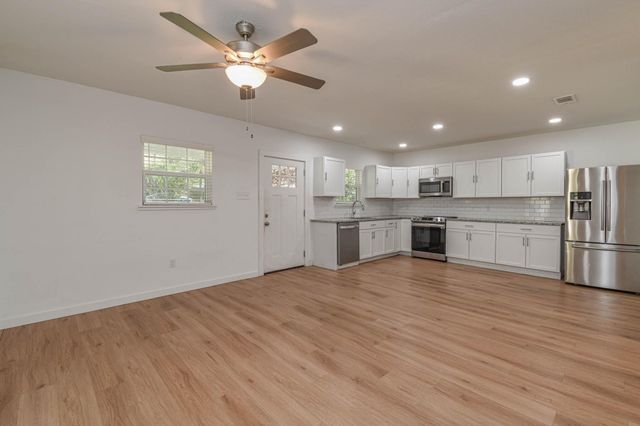 5880 Beech Drive, Montgomery, TX 77316