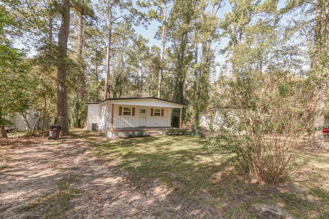 5880 Beech Drive, Montgomery, TX 77316