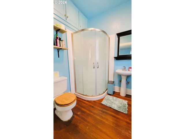 316 N 9TH St, Cottage Grove, OR 97424