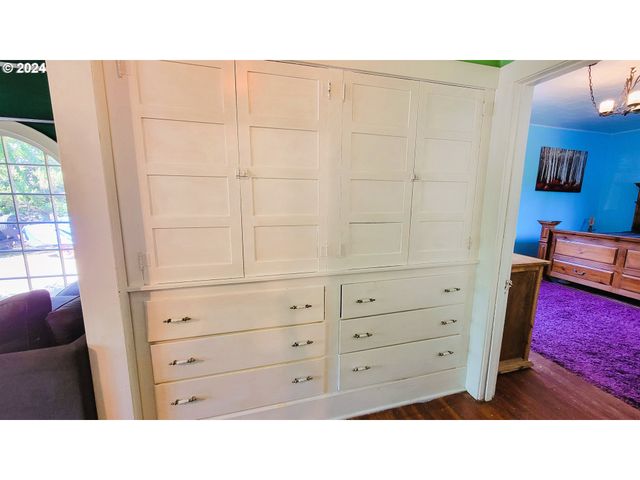 316 N 9TH St, Cottage Grove, OR 97424