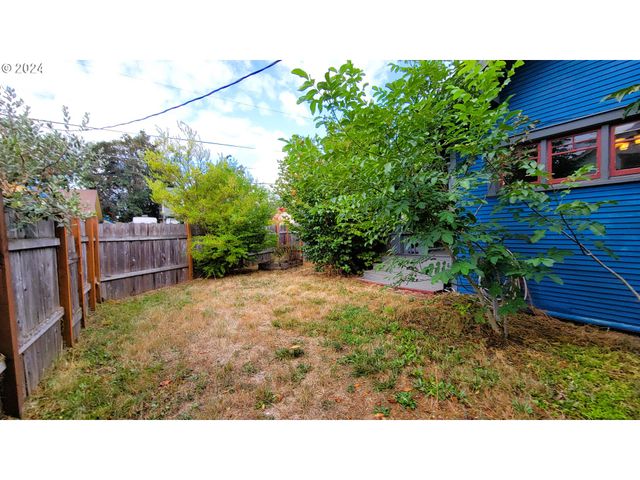 316 N 9TH St, Cottage Grove, OR 97424
