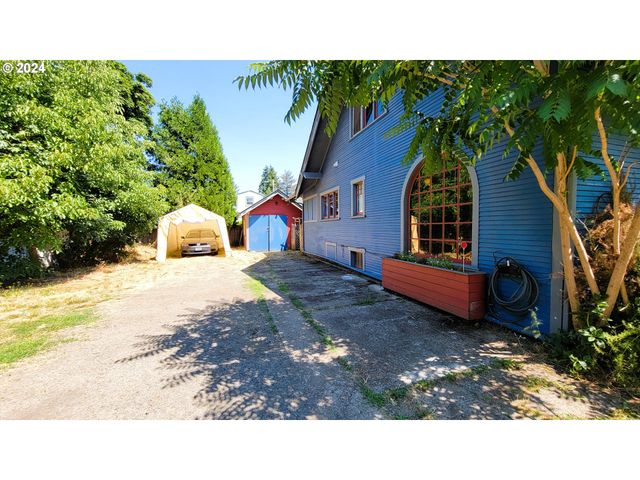 316 N 9TH St, Cottage Grove, OR 97424