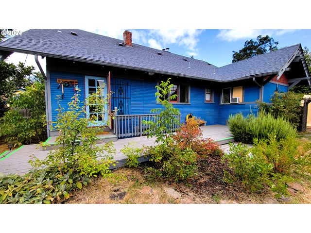 316 N 9TH St, Cottage Grove, OR 97424