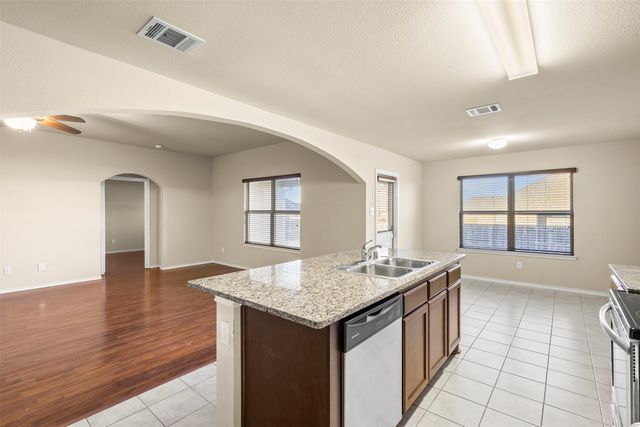 1547 Meadowlake Drive, Waxahachie, TX 75165