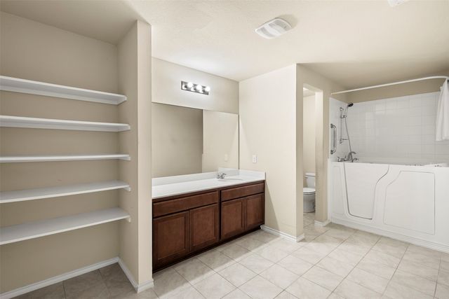 1547 Meadowlake Drive, Waxahachie, TX 75165