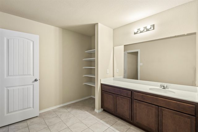1547 Meadowlake Drive, Waxahachie, TX 75165