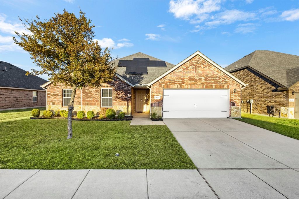 1547 Meadowlake Drive, Waxahachie, TX 75165