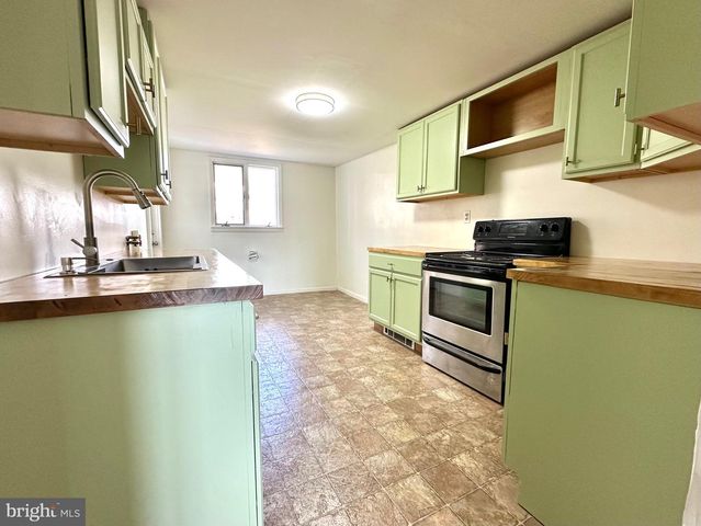 16 SPRUCE ST, Branchdale, PA 17923