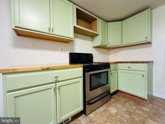 16 SPRUCE ST, Branchdale, PA 17923