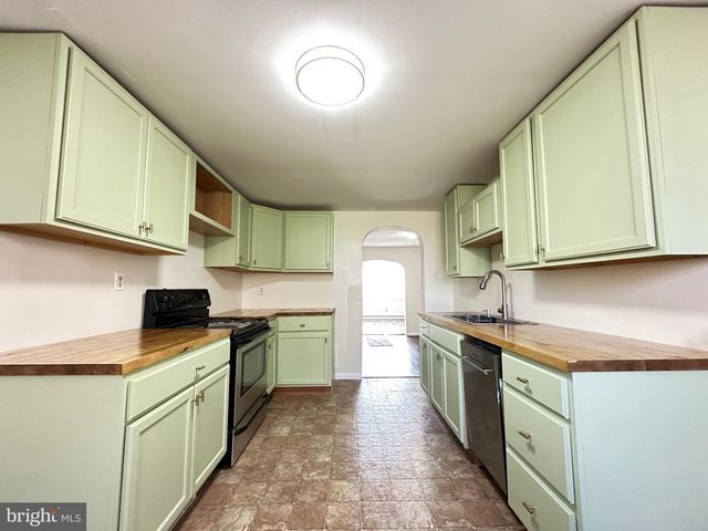 16 SPRUCE ST, Branchdale, PA 17923