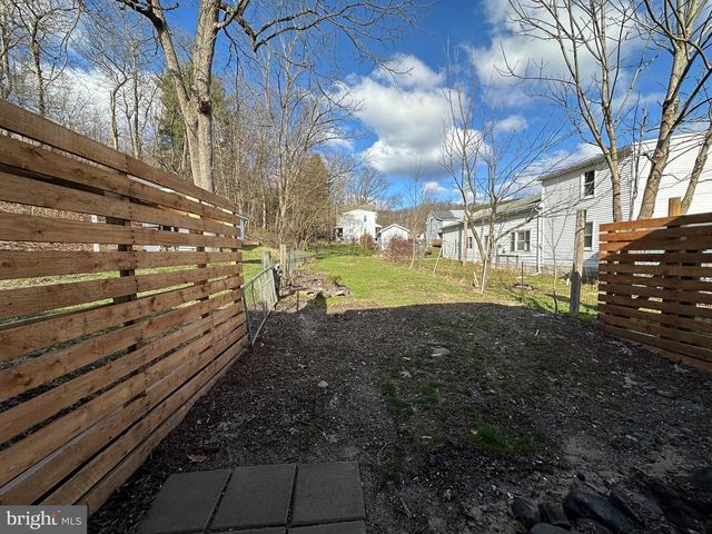 16 SPRUCE ST, Branchdale, PA 17923