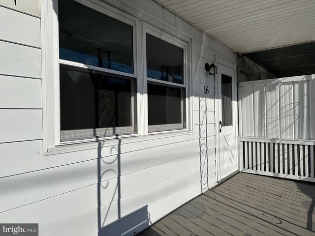 16 SPRUCE ST, Branchdale, PA 17923