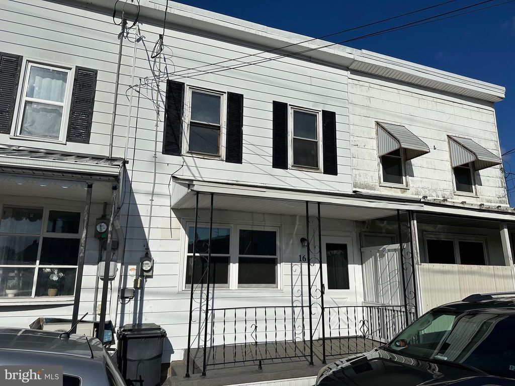 16 SPRUCE ST, Branchdale, PA 17923