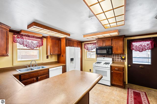 1663 County Road 633, Grawn, MI 49637