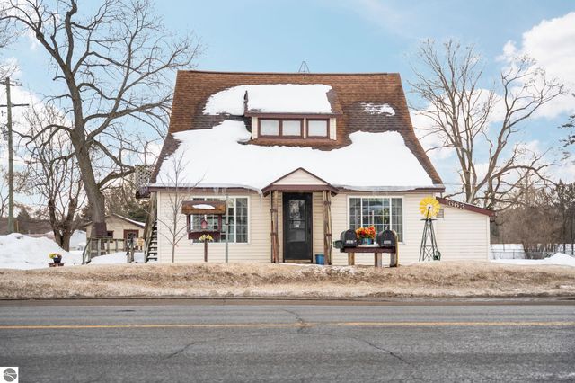 1663 County Road 633, Grawn, MI 49637