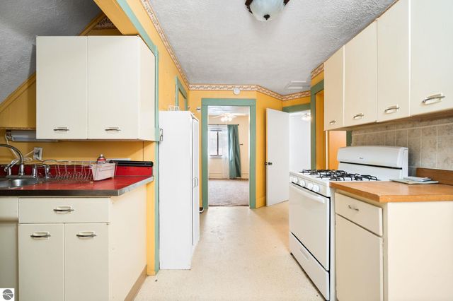 1663 County Road 633, Grawn, MI 49637