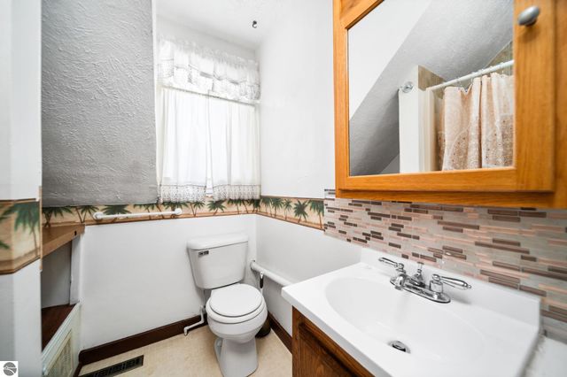 1663 County Road 633, Grawn, MI 49637