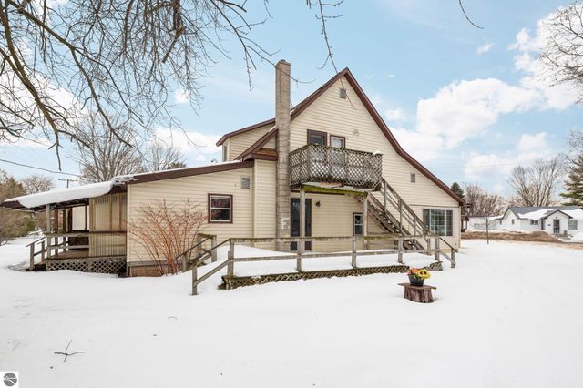 1663 County Road 633, Grawn, MI 49637