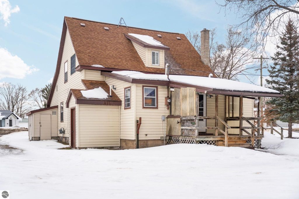 Image 37 of property listing at 1663 County Road 633, Grawn, MI 49637