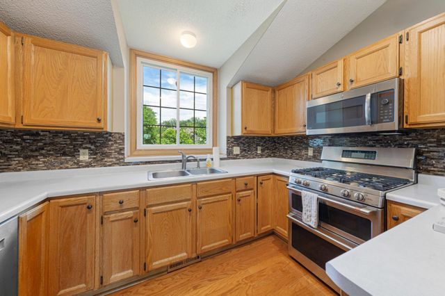 1820 Park Ridge Drive, Chaska, MN 55318