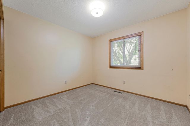 1820 Park Ridge Drive, Chaska, MN 55318