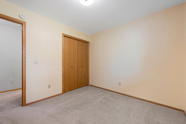 1820 Park Ridge Drive, Chaska, MN 55318
