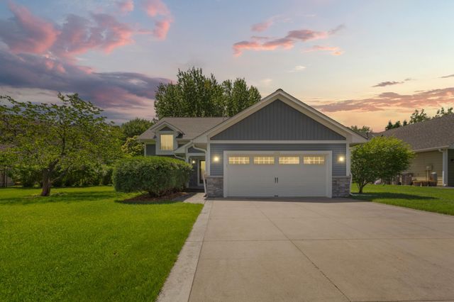 1820 Park Ridge Drive, Chaska, MN 55318