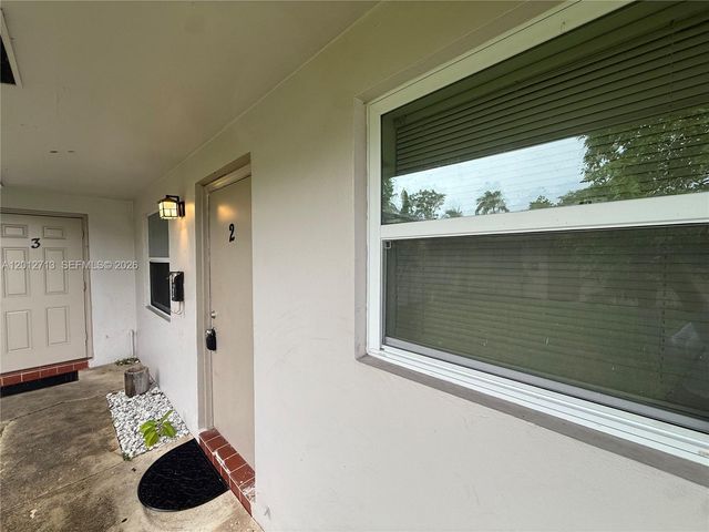 220 NE 41st St 2, Oakland Park, FL 33334