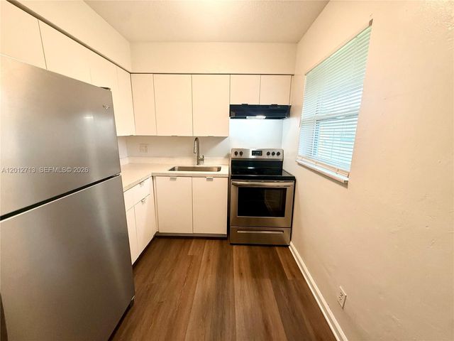 220 NE 41st St 2, Oakland Park, FL 33334