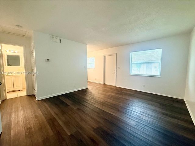 220 NE 41st St 2, Oakland Park, FL 33334
