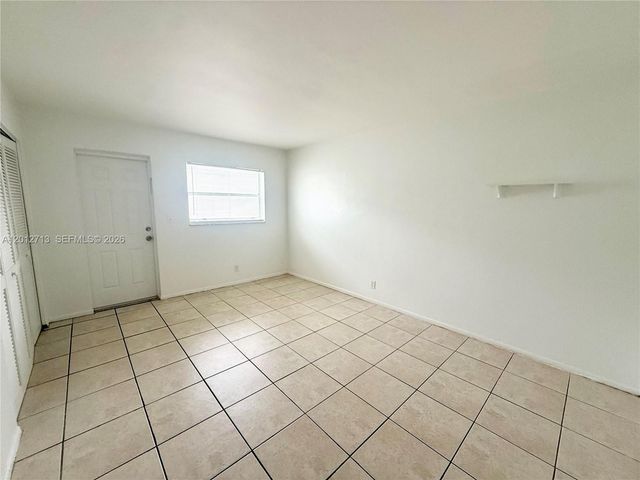 220 NE 41st St 2, Oakland Park, FL 33334