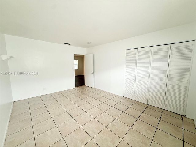 220 NE 41st St 2, Oakland Park, FL 33334