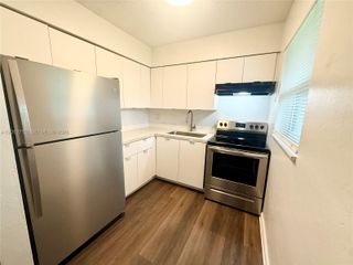220 NE 41st St 2, Oakland Park, FL 33334