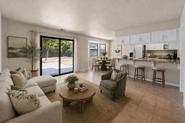 571 W Pat Drive, Clovis, CA 93612